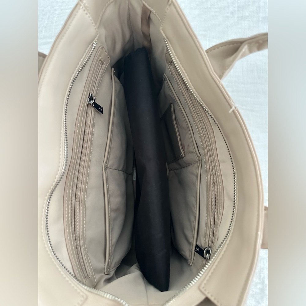 Jujube 24-7 Tote & Clutch‎ - Picture 9 of 13